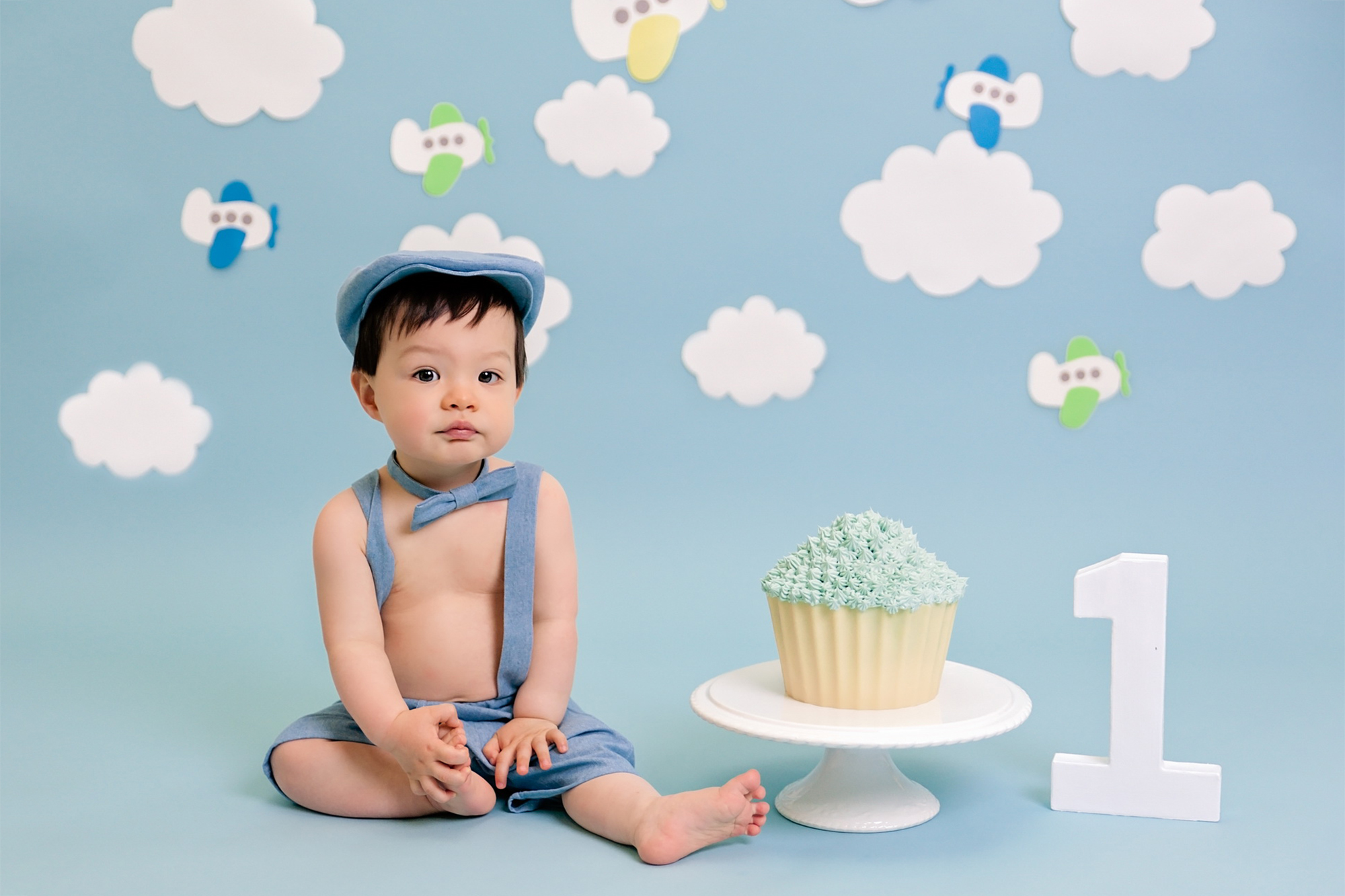 Мальчику 1 год 5 месяцев. Торт для мальчика. Фотосессия мальчика 1 год. С днем рождения Baby. Smash Cake фотосессия.
